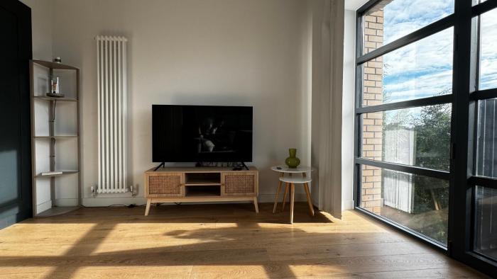 London City Island 1 Bedroom Luxury Apartments, Private Balcony