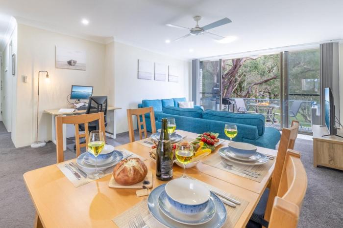Mistral Court, 15 17 Mistral Close - fantastic unit with wifi and water views