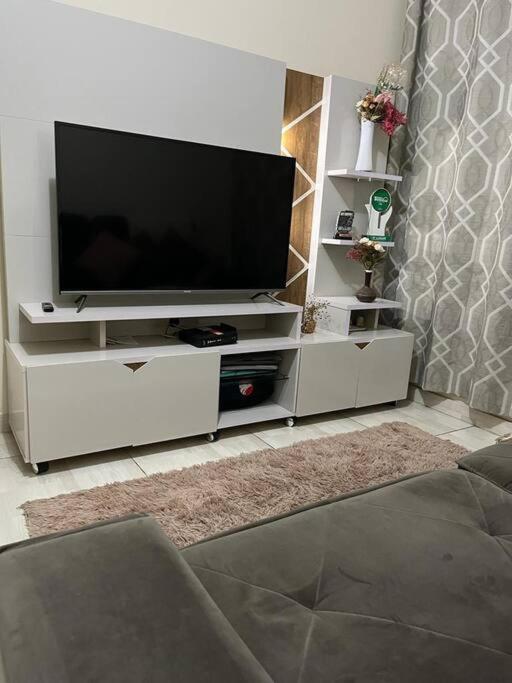 Apto lindo, 500m da praia da Enseada!