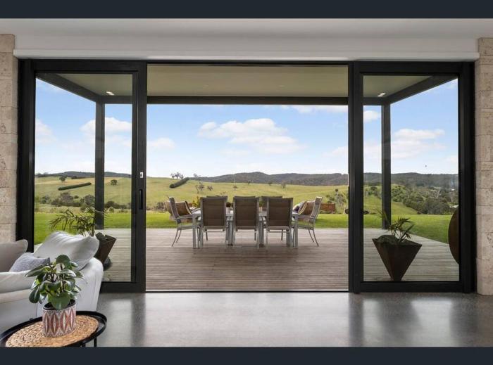 Luxury Modern Farm Stay with Country Living