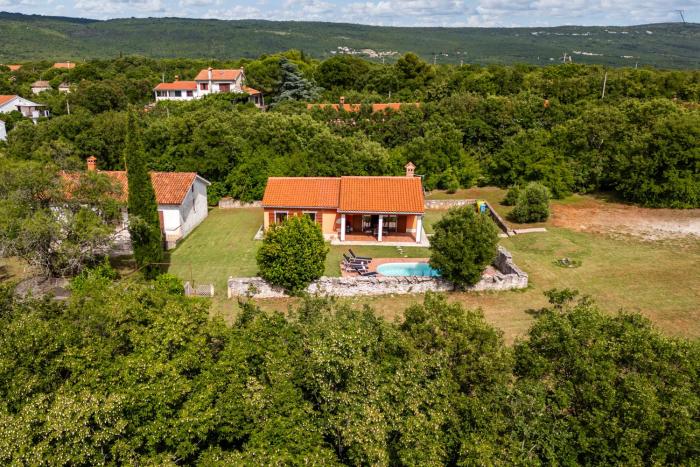 Pool House In Greenery - Happy Rentals