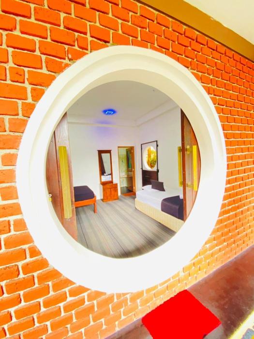 The Hobbit Cottage-Ella