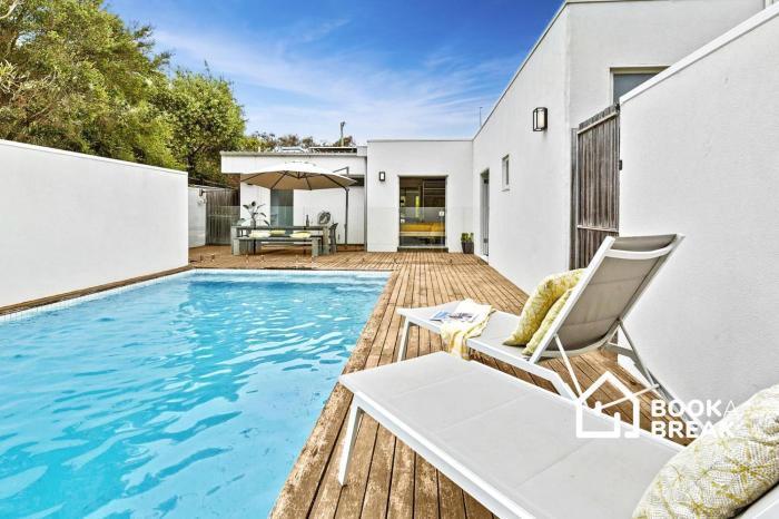 Villa Santorini - Secluded Blairgowrie Back Beach Poolside Oasis