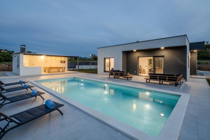 Villa Vedro nebo, XL heated pool