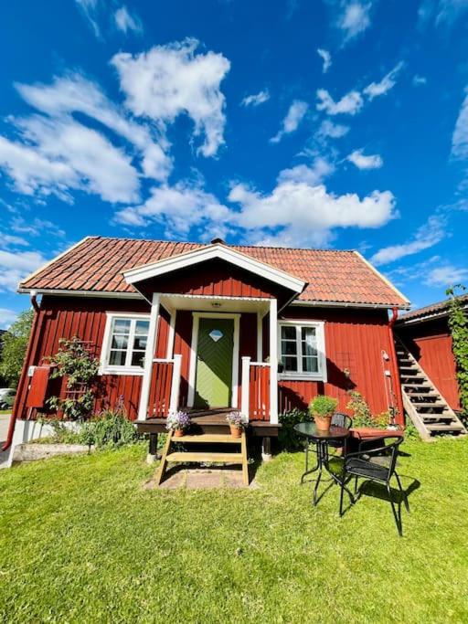 Mysig stuga med sjöutsikt