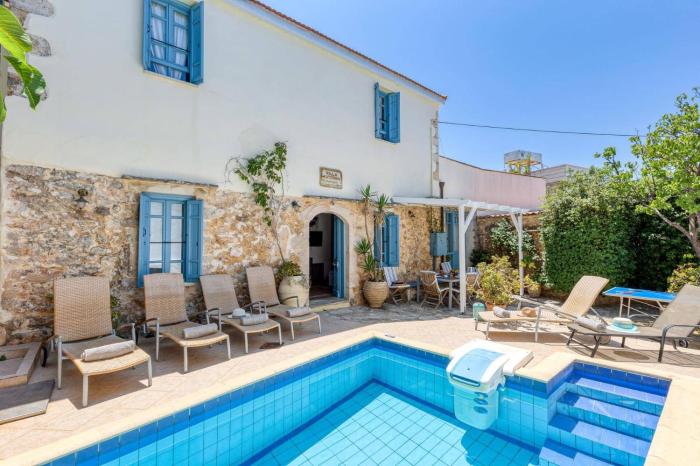 Villa Epavlis by Villa Plus