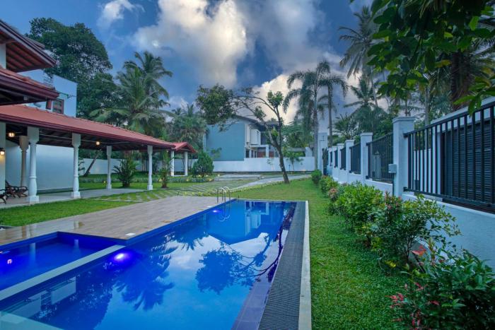 The Grand Bliss, Luxurious Modern Villa with Spacious Private Garden, Swimming Pool, Gym, and Free Wi-Fi