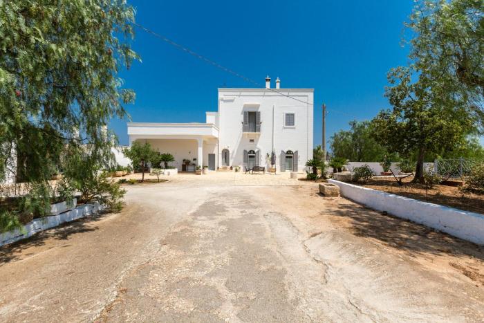 Masseria Marcantonio by BarbarHouse