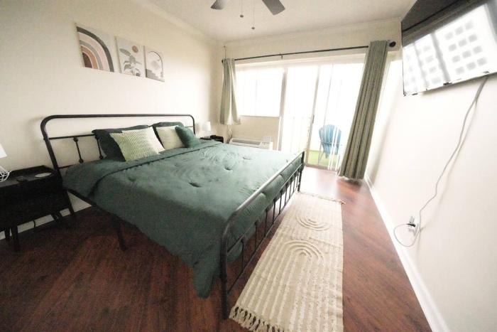 Traveling nurses and professionals Parking included Pet friendly Downtown