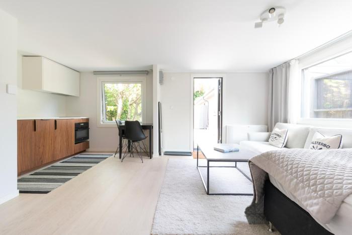 Falsterbo Guesthouse - Modern Comfort with Private Patio