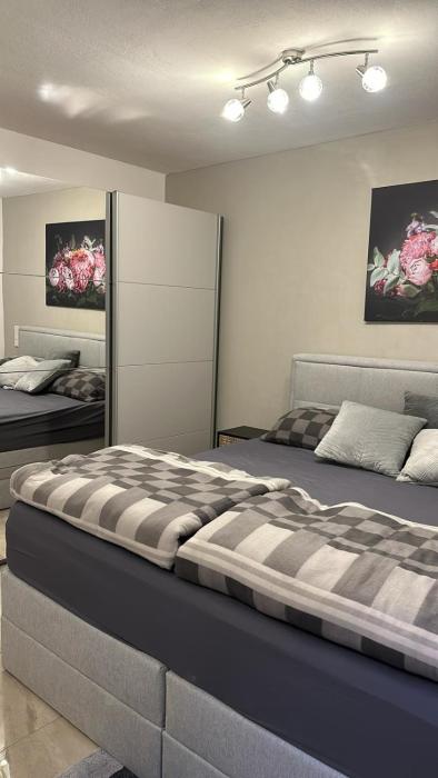 Einzimmerwohnung mit Küche und großem Bad