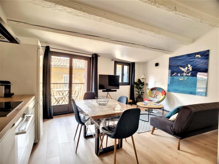 Un balcon, au cœur du village