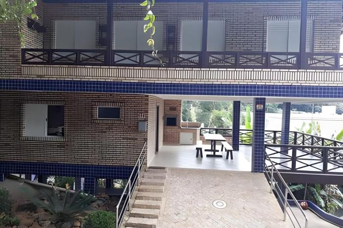 Casa de Pedra - 14 pessoas - Bombinhas