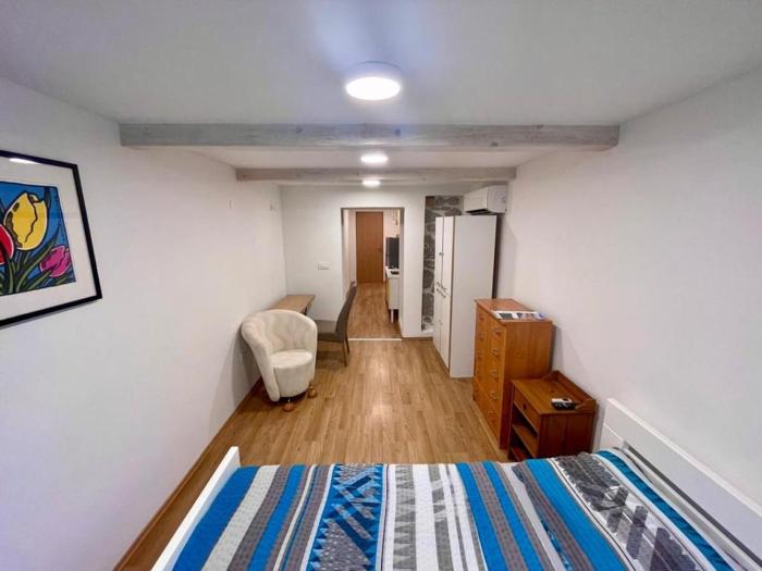 Main Street Dutch Vintage