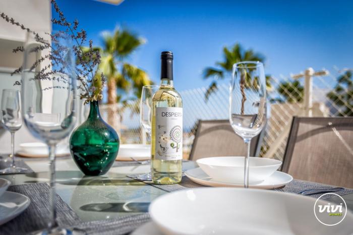 ViVi Homes - Luxor Gym, Pool, Terrace & Beach