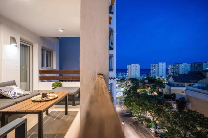 Reina Sofia 53 port and sea view