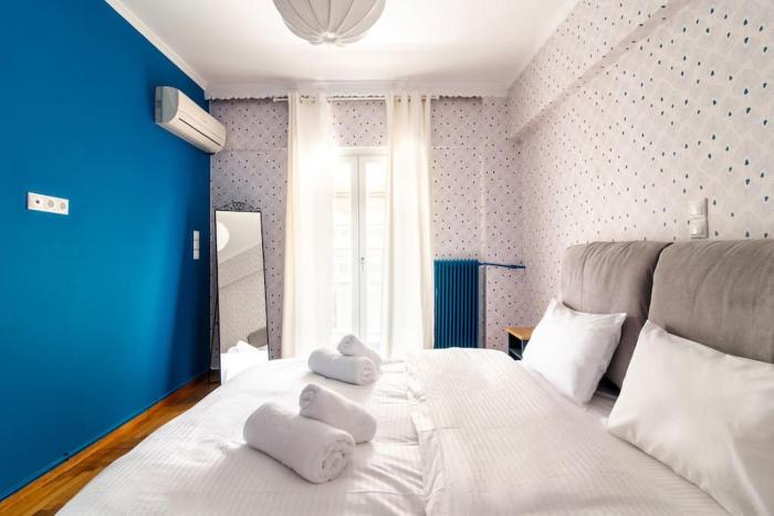 In the shadow of Acropolis - 2 mins walk to metro