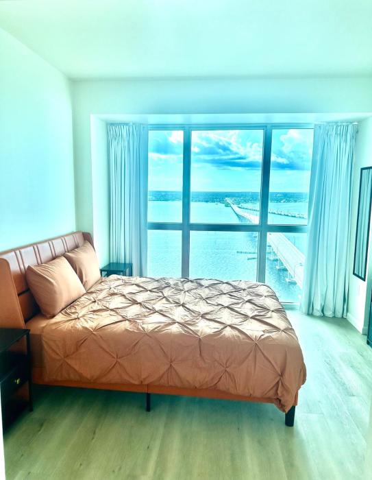 Luxe Penthouse Waterfront Loft