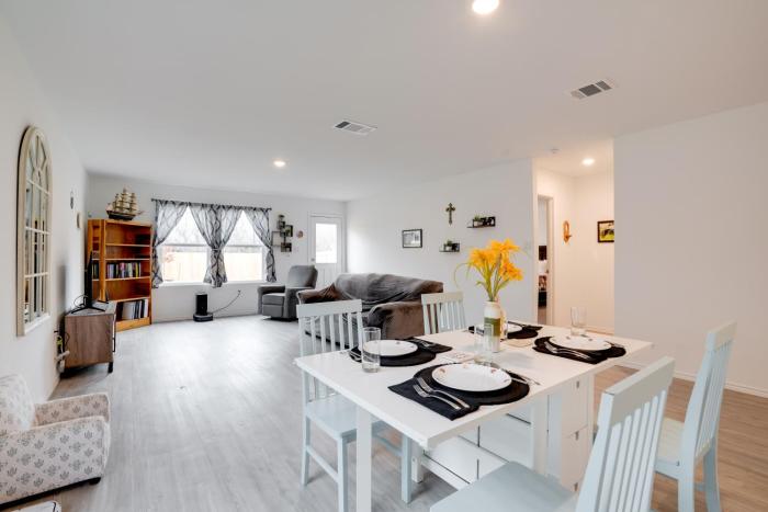 Cozy Texas Escape Near SeaWorld San Antonio!