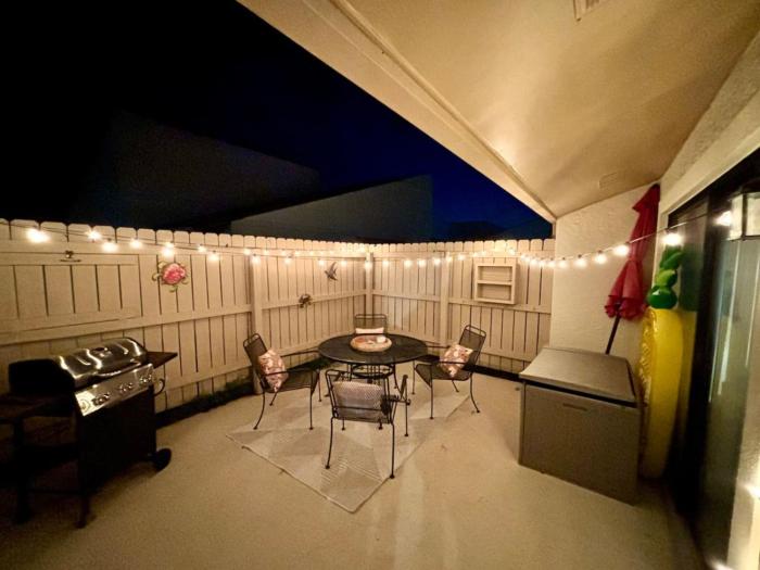 Cozy Beach Condo in Complex