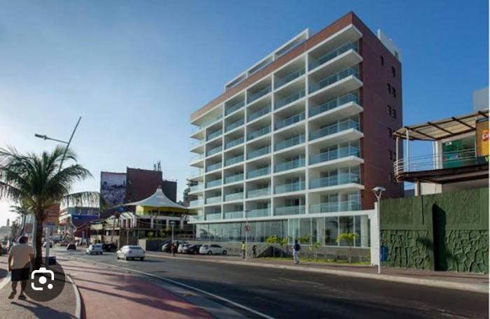 Apartamento na Barra! Prédio frente mar ! Expresso 2222