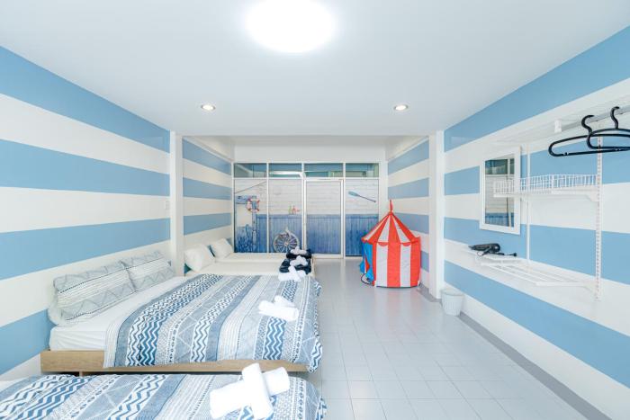 Trisisters Home, near Leegarden