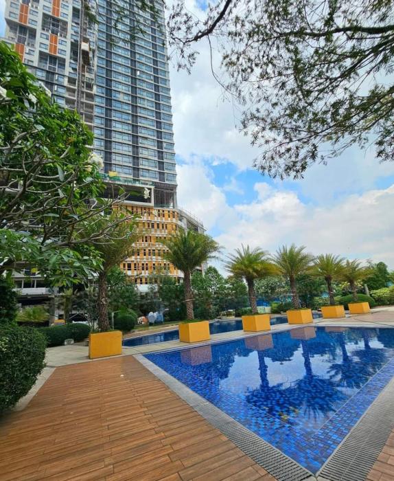 Affordable Studio Type Condo in Congressional Town Center