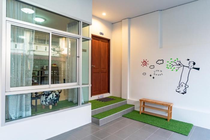 Trisisters Home by Greenway night market