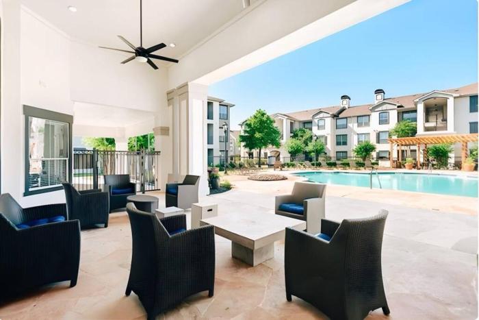 Vibrant Oasis in the Heart of Midtown & Downtown