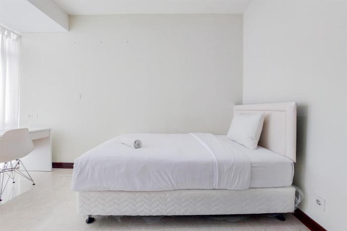 Good Price and Homey Studio Apartment at B Residence By Travelio