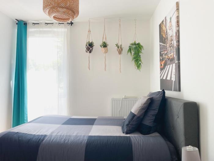 Comfortable rooms in Nanterre University near La Defense Arena and Paris with very good wifi