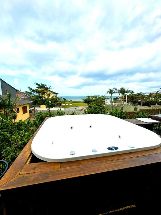 Container com vista para o mar e jacuzzi SUL11