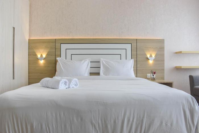 Fully Furnished with Cozy Design Studio at Menteng Park Apartment By Travelio