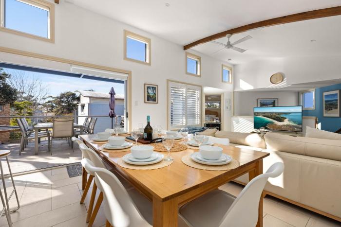 White Sands Deck House by Experience Jervis Bay