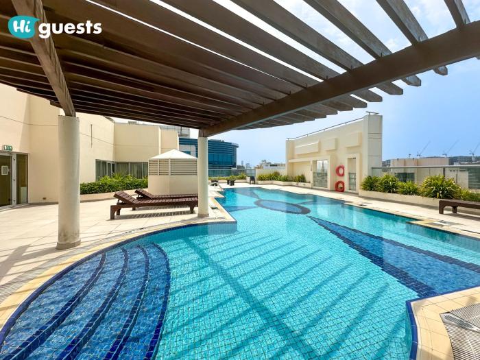 HiGuests - Elegant Family Retreat in Dubais Deira 3BR Oasis
