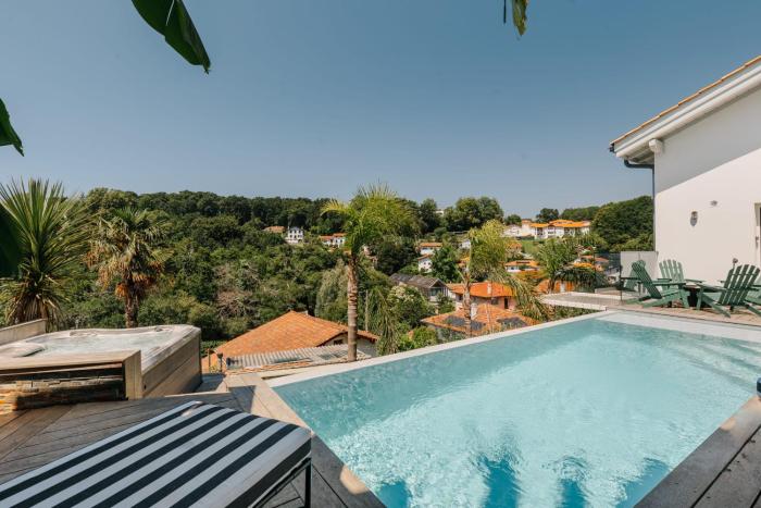 Horizonte Villa with heated pool & jacuzzi Wellness in Biarritz