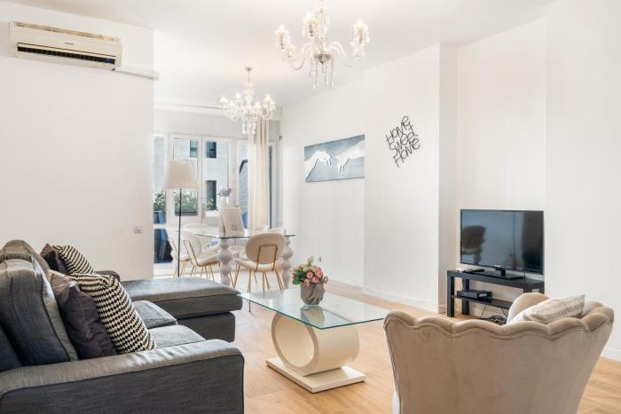 Big Central Barcelona Flat - 4BR for 7