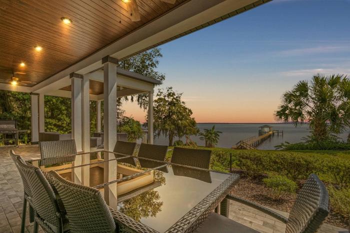 The W River Retreat in Green Cove Springs, FL