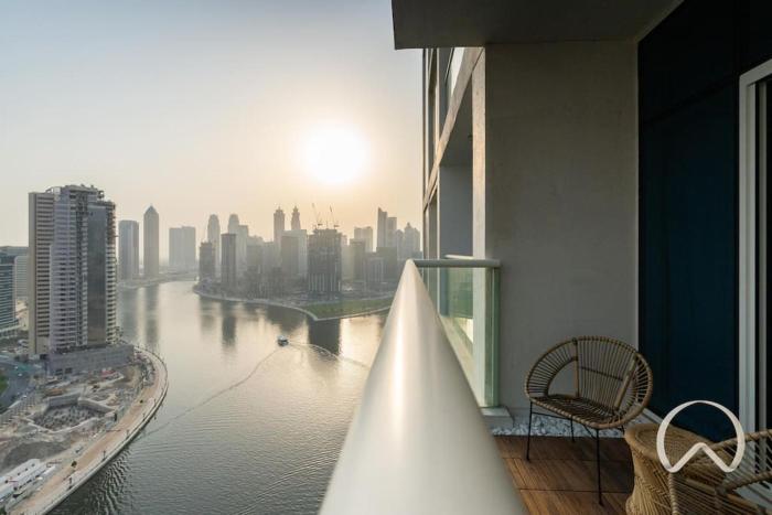 Oraya - Upgraded 2BR In Prive Maison, Central Canal View