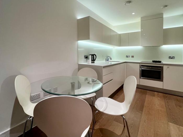 Spacious One-Bedroom Apartment in London