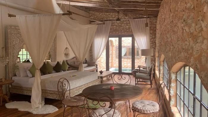 Apple by Toraja Bambu Uluwatu at Padang Padang Beach