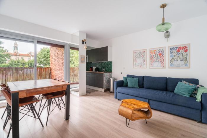 Le Grand Blanqui - Face RER B - Free Parking