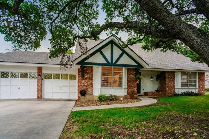 Huge Entertaining Boho Paradise