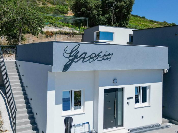 Apartment Maja - Holiday Property Gracin