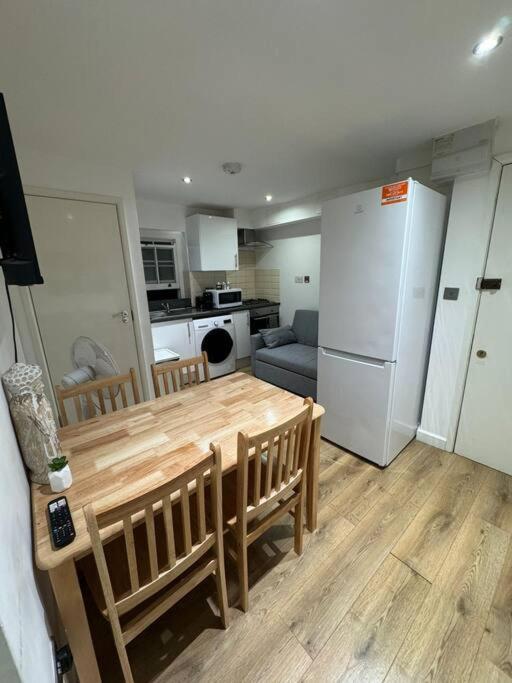 Cozy Apartment - 5 min from Camden Market HW7
