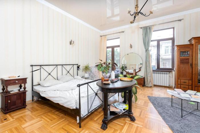 Double floor historical apartment in city centre