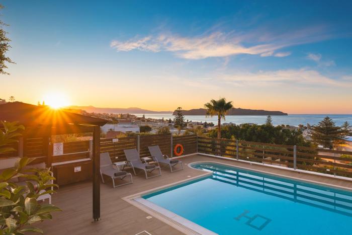 Seaview Garden Villa - Heated Pool & Sauna