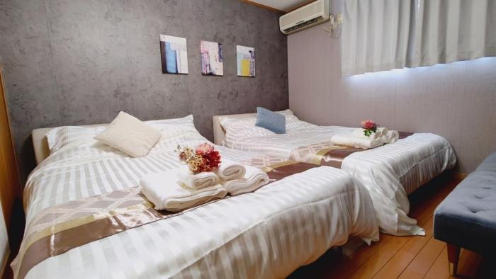 0M04 15 mins walk to Dotonbori Shinsaibashi 401