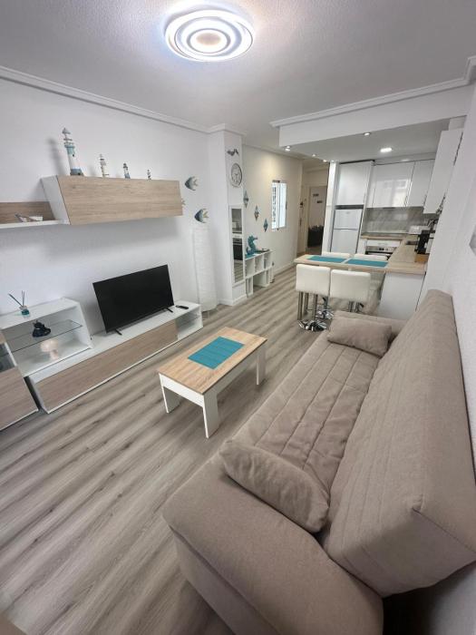 Torrevieja preciosos moderno piso cerca de la playa del cura y todos los servicios en calle la loma