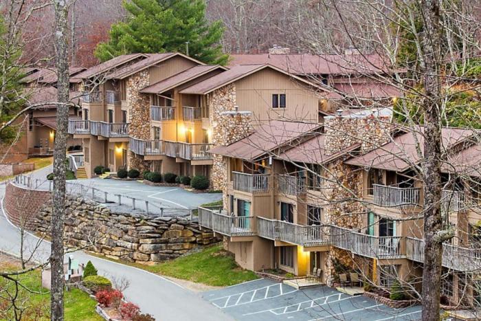 Take in Natures Beauty with lots of resort outdoor activities in 1BD condo